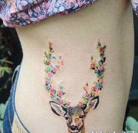 炫彩水墨腰部纹身