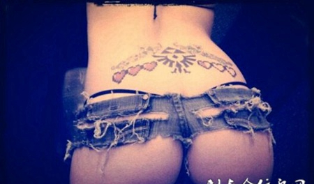 美女臀部性感刺青图片