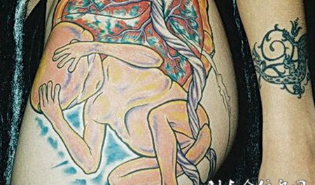 生死物语臀部纹身