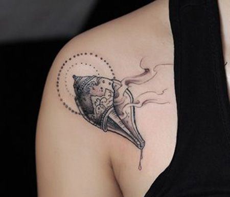 肩部海螺纹身图片