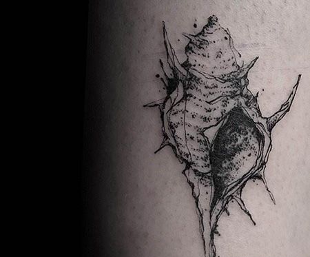 腿部黑灰色海螺纹身图片