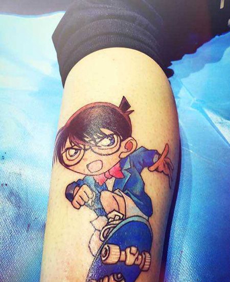 小腿柯南纹身图片