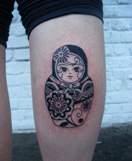 小腿套娃纹身图片