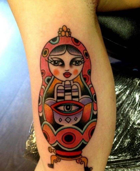 大臂可爱的俄罗斯套娃纹身