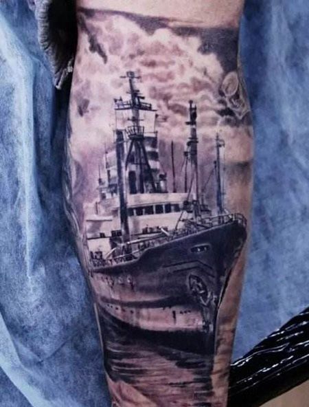 手臂精美的泰坦尼克号纹身图片