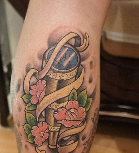 小腿望远镜纹身图片