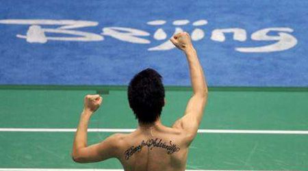 蔡赟勇敢面对逆境英文纹身图片