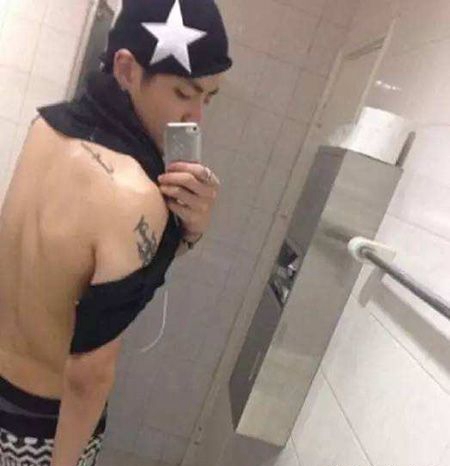 陈伟霆肩部英文纹身图片