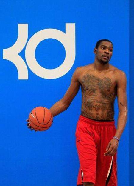 杜兰特胸前霸气纹身图片