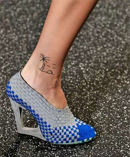 脚踝椰树海鸥纹身图片