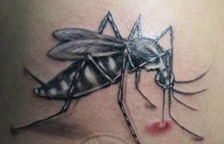 胸前蚊子纹身图片