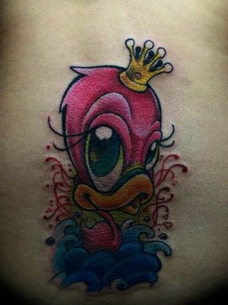 腹部粉色鸭子纹身图片