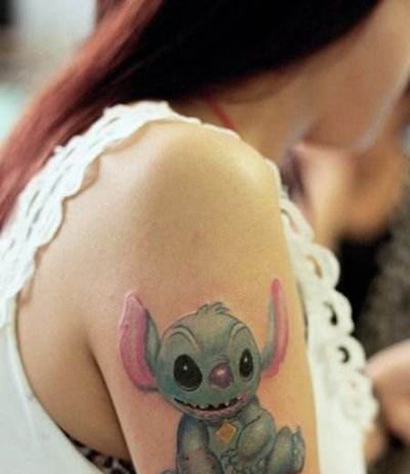 女生大臂考拉纹身图片