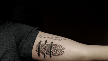 大臂创意蝉纹身图片