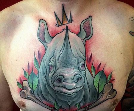 男生胸前犀牛纹身图片