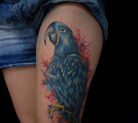 大腿个性鹦鹉纹身图片