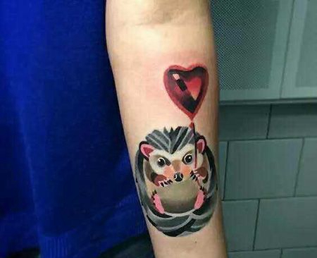 手臂刺猬气球纹身图片