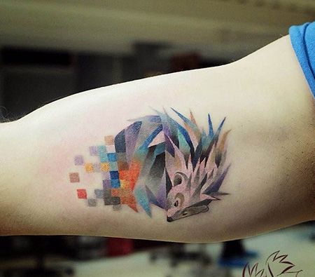 大臂内侧创意刺猬纹身图片