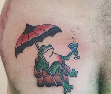 大臂个性青蛙纹身图片