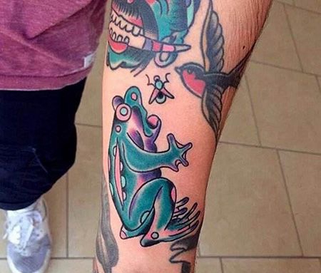手臂个性青蛙纹身图片