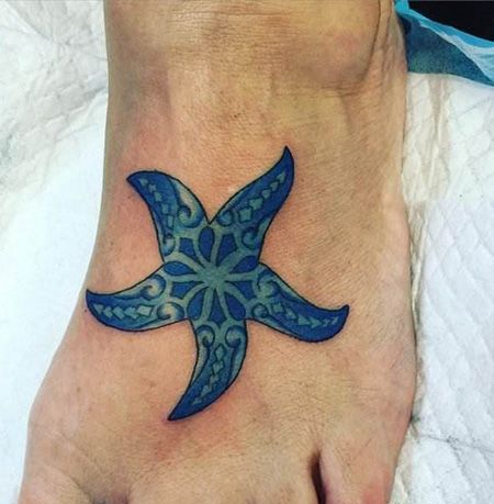 脚背蓝色海星纹身图片