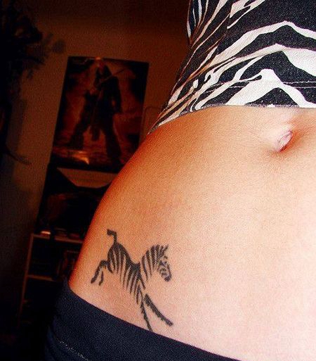 腹部斑马纹身图片