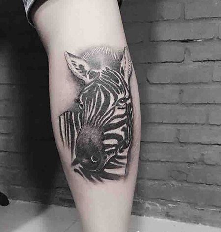 小腿斑马头纹身图片