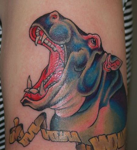 大臂个性河马纹身图片