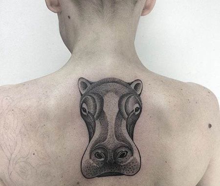 背部河马头纹身图片