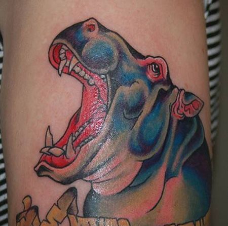 手臂河马丝带纹身图片