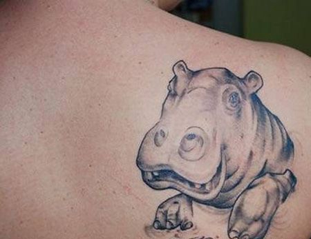 肩部河马纹身图片