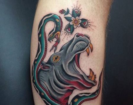 小腿河马蛇纹身图片