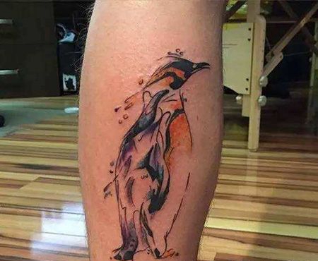 小腿创意企鹅纹身图片