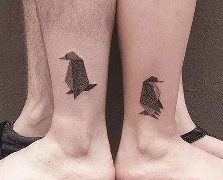 脚踝情侣企鹅纹身图片