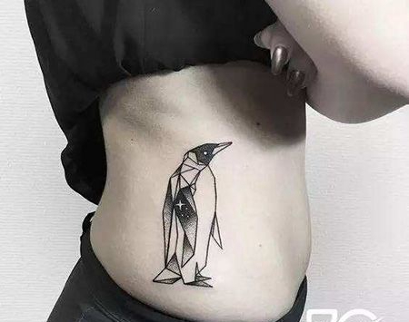 腰部企鹅纹身图片