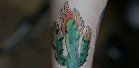 手臂燃烧的仙人掌纹身图片