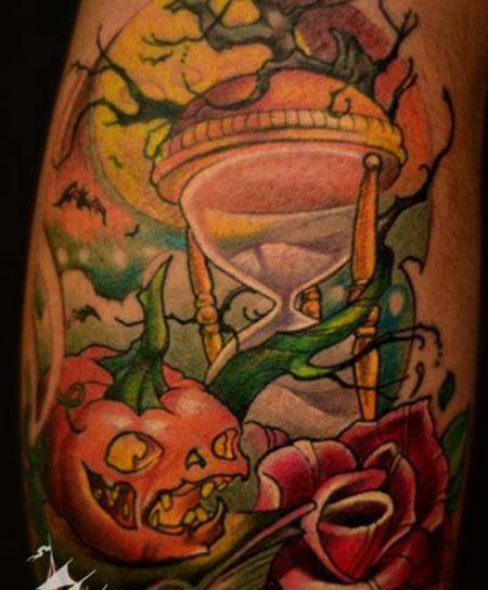 大臂南瓜沙漏花朵纹身图片