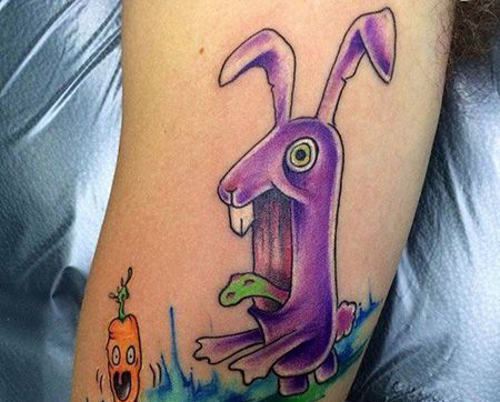 大臂兔子胡萝卜纹身图片