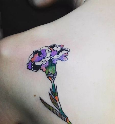 女生肩部康乃馨纹身图片