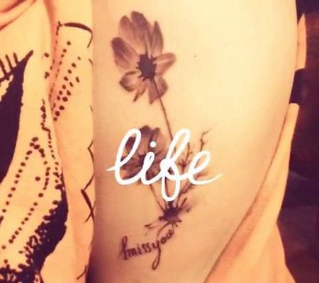 女生背部格桑花纹身图片