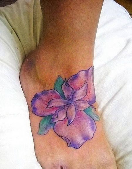 脚背鸢尾花纹身图片