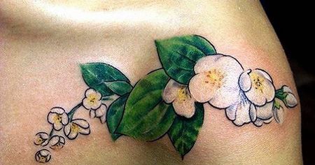 肩部好看的茉莉花纹身图片