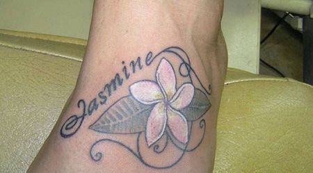 脚背茉莉花英文纹身图片