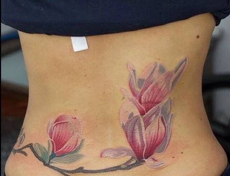 女生腰部玉兰花纹身图片