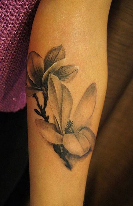 手臂内侧玉兰花纹身图片