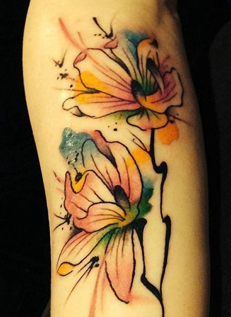 大臂抽象玉兰花纹身图片