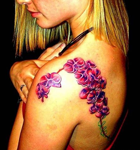 肩部性感的蝴蝶兰纹身图片