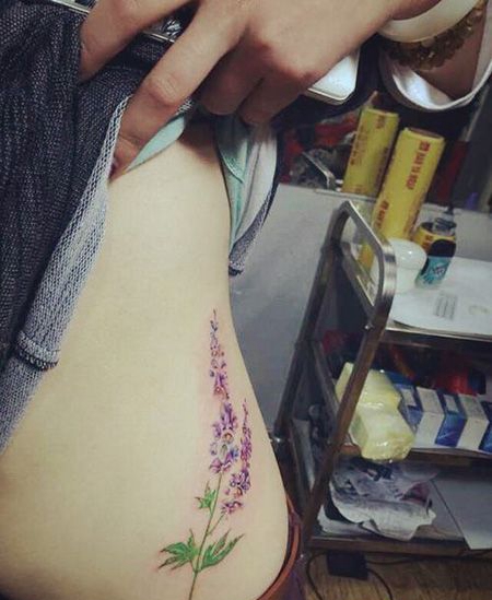 侧腰薰衣草纹身图片