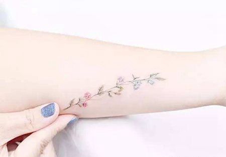 手臂小清新薰衣草纹身图片