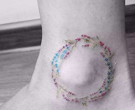 脚踝彩色薰衣草纹身图片